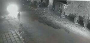 Mujer fue arrollada por un vehículo que luego se dio a la fuga en Obligado