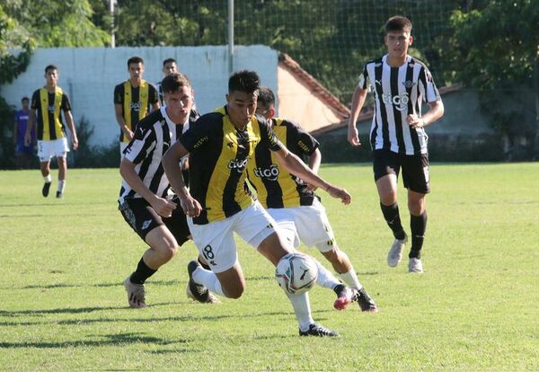 Empate en la cima de la Reserva - Fútbol - ABC Color