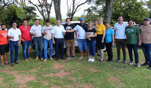 Entregan aporte al Club Planta Urbana de Independencia - Noticiero Paraguay