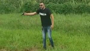 Denuncian que abogado disparó un arma para cruzar cierre de ruta