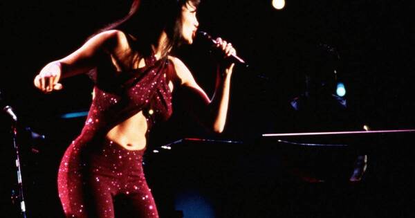 La Nación / A 25 años de la película que cambió la vida de Jlo