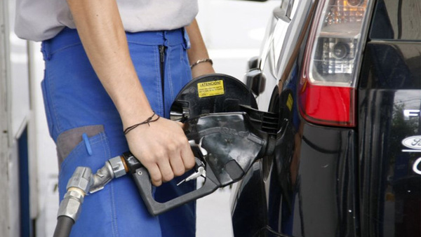 Diario HOY | Emblemas privados del combustible “cuelgan mangueras” en señal de protesta