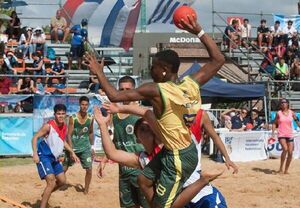 Victoria femenina en el Juvenil de beach handball - Polideportivo - ABC Color