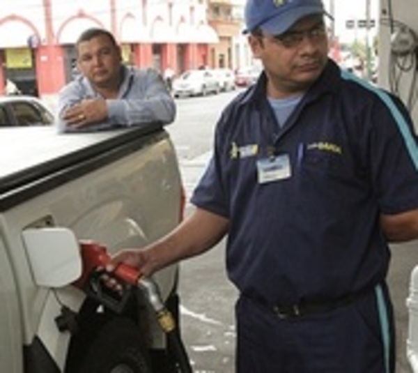 Gasolineras privadas atenderán en horario limitado como manifestación - Paraguay.com