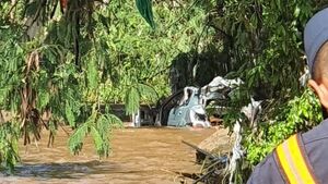 Raudal se llevó auto y lo hallaron rapiñado