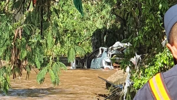Raudal se llevó auto y lo hallaron rapiñado
