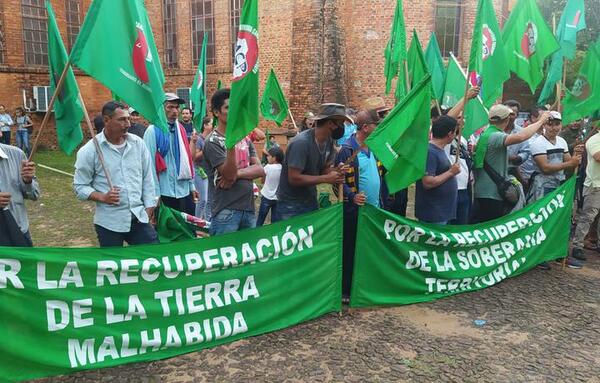 Asunción: campesinos se despliegan por el microcentro para una nueva marcha