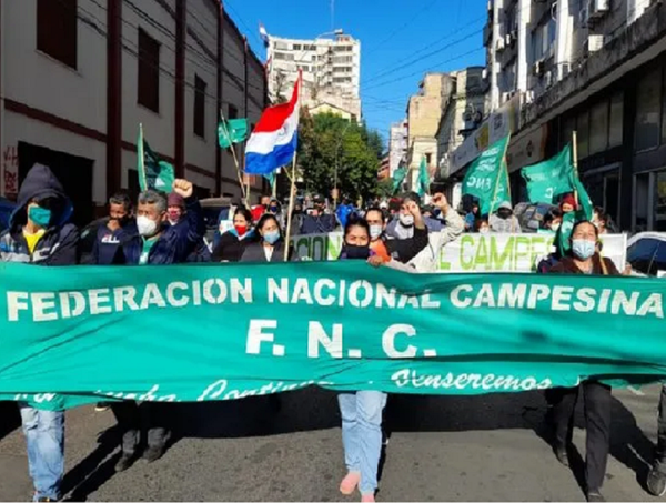 Policía acompañará itinerario de marcha campesina en Asunción · Radio Monumental 1080 AM