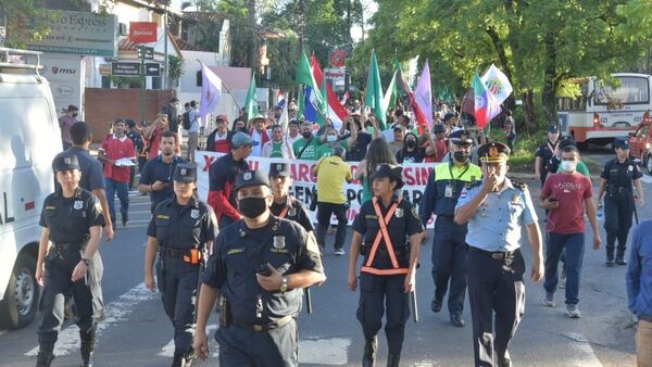 Campesinos de la FNC inician tradicional marcha por Asunción