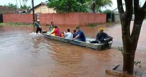 Inundaciones y damnificados tras temporal en Ciudad del Este - La Clave