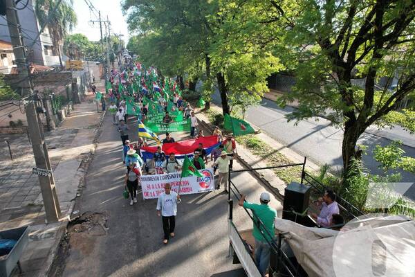 Crónica / Campesinos arrancan protesta número 28 por el centro de Asu