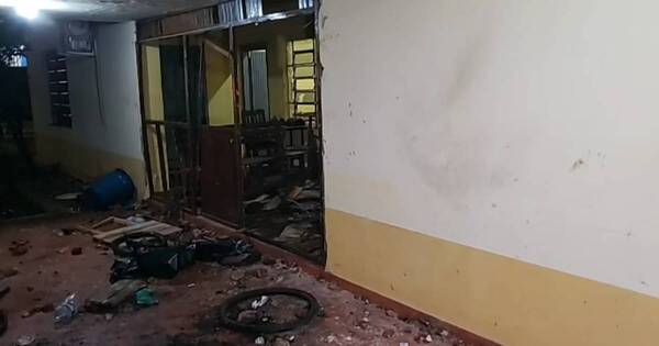 La Nación / Destrozos, heridos y detenidos tras furiosa reacción de manifestantes en Caaguazú