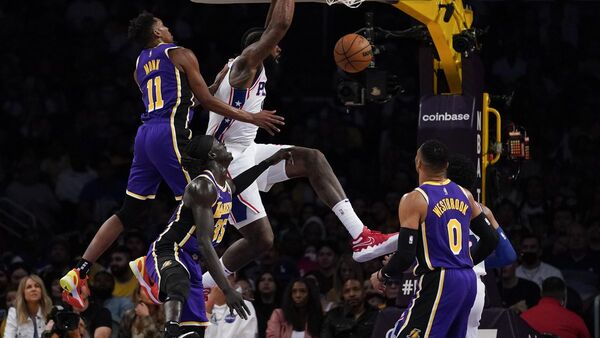 Sixers vencen sin brillo a unos Lakers sin LeBron