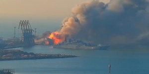 Ucrania asegura haber destruido un buque ruso de desembarco en el puerto de Berdiansk