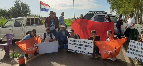 Estudiantes de San Pedro se unen a protestas contra la suba de combustibles - Nacionales - ABC Color