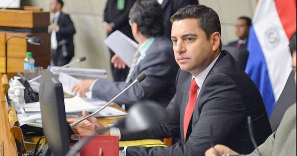La Nación / Bancada de HC pide fin de vales de combustible