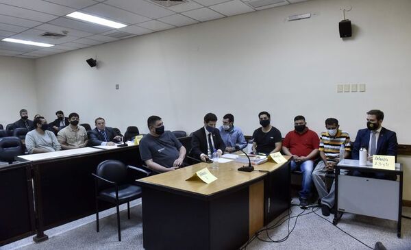 Condenas de 4 y 16 años de cárcel para narcos atrapados con 7.000 kilos de droga - Nacionales - ABC Color