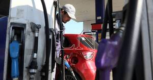 La Nación / Combustible: analizan si configura o no una infracción a la Ley de la Competencia, señalan