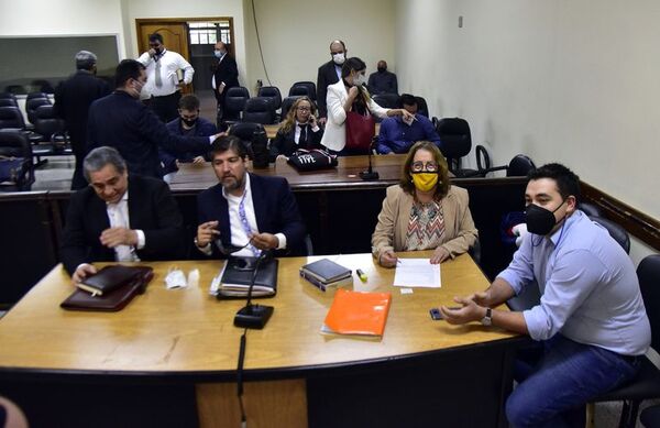 Confirman condena de 3 años de cárcel para los que reaccionaron contra la reelección - Nacionales - ABC Color