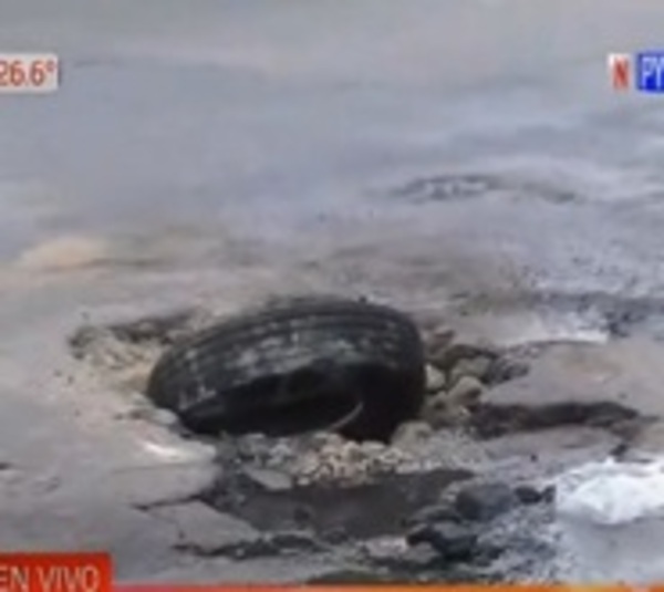 ¡Lamentable! Enorme bache sobre la Avenida Félix Bogado - Paraguay.com