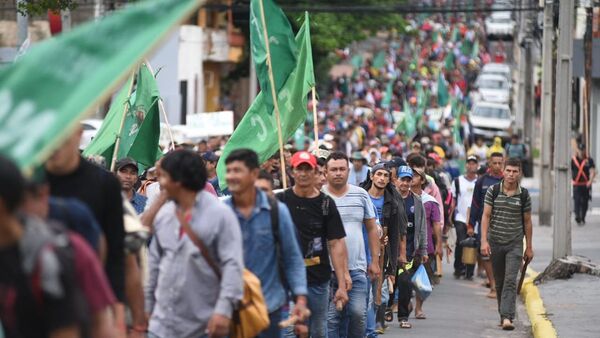 Campesinos denuncian injusticias y destrucción del medioambiente en tradicional marcha