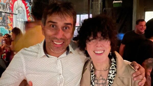 Pipino muy emocionado tras conocer a cantante de Asunciónico