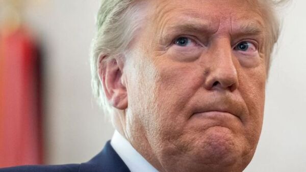 Trump demanda a Hillary Clinton y altos cargos del gobierno