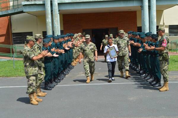 Crónica / Froilán salvó al niño gracias a lo que “aprendió como soldado”