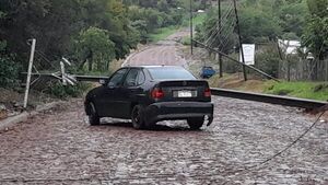 Hohenau: Un hombre deja sus llaves por su auto y delincuentes aprovechan para robar