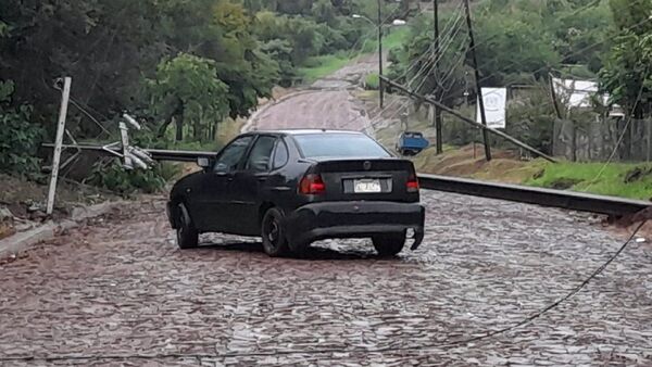 Hohenau: Un hombre deja sus llaves por su auto y delincuentes aprovechan para robar