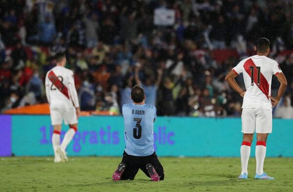 Uruguay se clasifica a Qatar 2022 y deja a Perú pendiente de la repesca - Fútbol Internacional - ABC Color