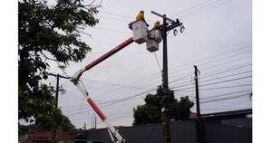 La Nación / Electricista se salvó de milagro tras recibir descarga de 23.000 V