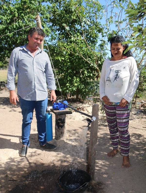 EBY construye pozos artesianos para familias de escasos recursos de Villalbín - .::Agencia IP::.
