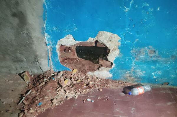 Presos escaparon de una comisaría al usar una cuchara para abrir boquete - Nacionales - ABC Color