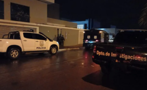 "Escuadrón" de sicarios rocían a balazos a vivienda de supuesto narco - Noticiero Paraguay