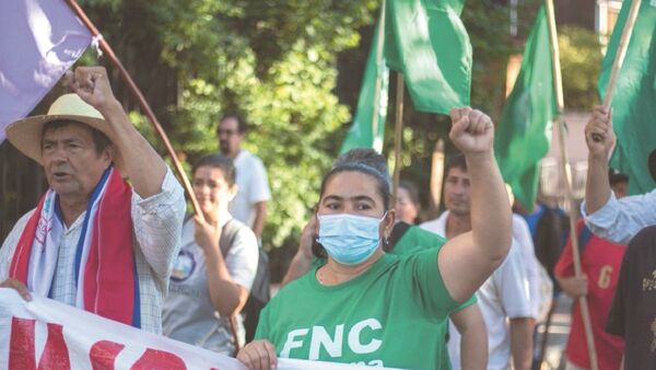Campesinos copan Asunción pero no tratan su pedido