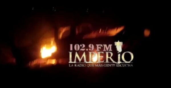 Queman dos camionetas en la colonia República - Radio Imperio