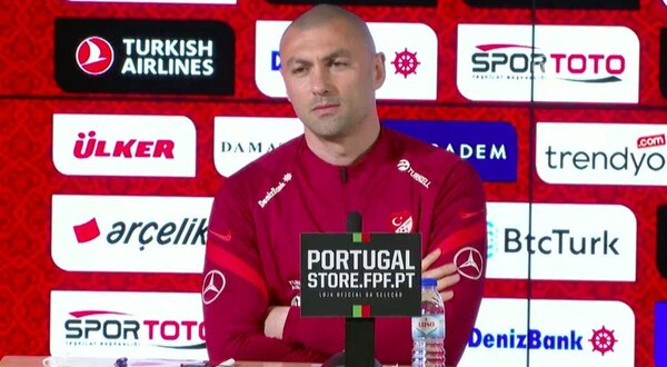 Tras fallar un penal, el turco Burak Yilmaz anuncia su retiro internacional