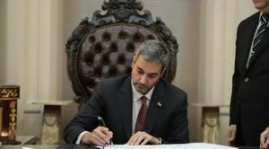Abdo promulga hoy ley que subsidia el combustible a Petropar - Radio Imperio