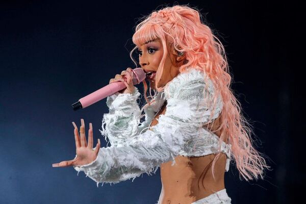 Doja Cat se trenza en una pelea virtual con sus fanáticos paraguayos - Nacionales - ABC Color