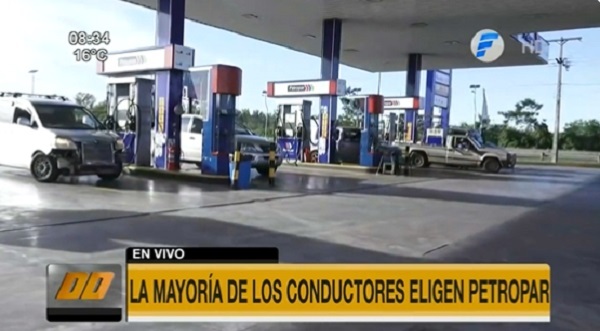 Reportan surtidores de Petropar colmadas de vehículos