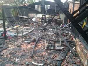 Incendio consume vivienda - La Clave