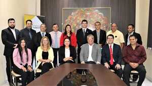 Asumen nuevos miembros del Consejo Directivo de la FAFI-UNE - La Clave