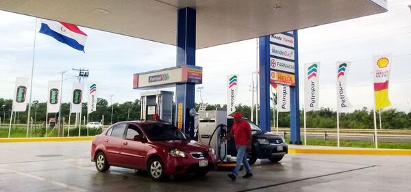Camionero afirma que ley de Fondo de Estabilización de Combustibles 'es un parche'