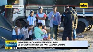 Indígenas acampan frente al Indi para pedir un techo para su escuela - ABC Noticias - ABC Color