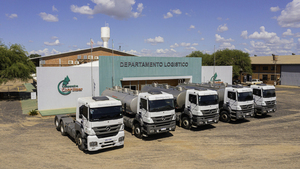 Condor S.A.C.I. entregó 4 camiones Mercedes-Benz Axor 3340 a la Cooperativa Chortitzer Limitada