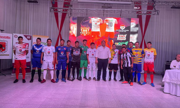 Los 14 clubes ovetenses reciben atuendos para el Campeonato de Fútbol que arranca este domingo - OviedoPress