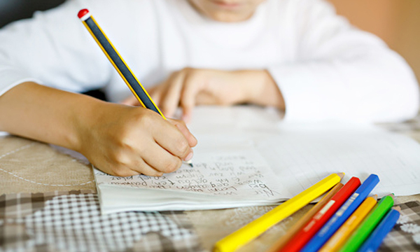 Jueza ordena que niño intelectual pueda adelantar sus grados - OviedoPress