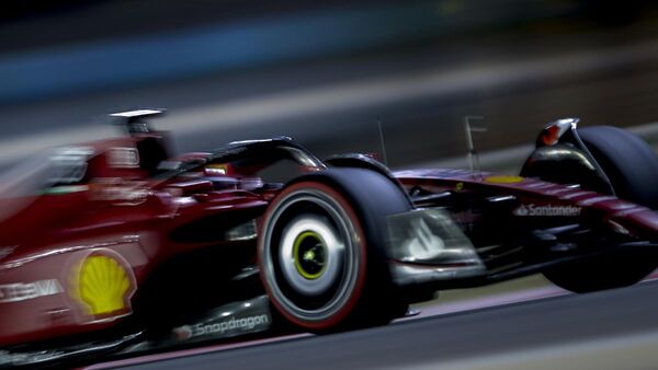 Charles Leclerc por delante de Verstappen