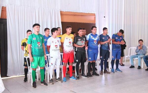 Entregaron atuendos a 14 clubes de Coronel Oviedo – Prensa 5